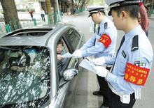 Traffic Police Solved the Problem of Freeway Driving during the Practice Period of the New Traffic Regulations