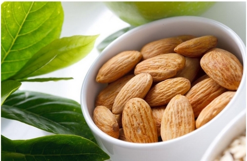 Clever eating almonds relieves shoulder pain