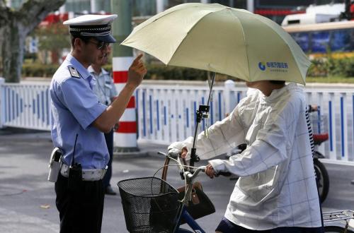 Hangzhou focused on renovating parasols