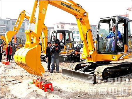 Guangfeng: The excavator's capital is happy to "catch" spring (Photos)