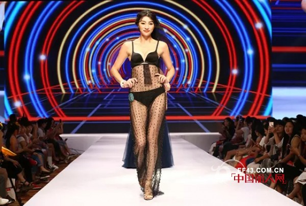 Fashion Showä¸¨æ¡ƒèŠ±å­£2017æ˜¥å¤æ–°å“æ—¶å°šç§€åŽä¸½ä¸Šæ¼”