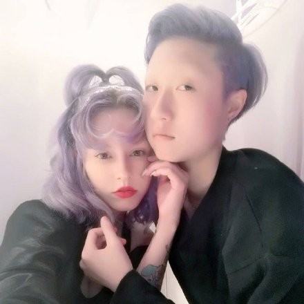 å°é¾™å¥³å´å“æž—æ™’ç…§å®£å¸ƒä¸Žç½‘çº¢å¥³å‹ç»“å©š åšè‡ªå·±å…ˆä»Žé­…åŠ›ç©¿æ­å¼€å§‹