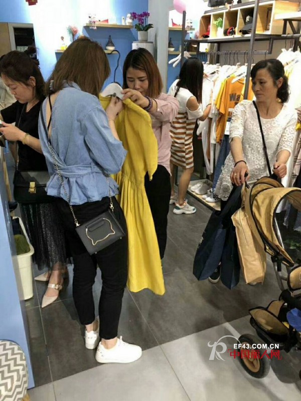 çƒ­çƒˆç¥è´ºåƒè‘µ.ç®€å°å§çš„è¡£æŸœå“ç‰Œå¥³è£…ä¸¤å®¶æ–°åº—éš†é‡å¼€ä¸š æ¬¢è¿Žæ‚¨çš„å…‰ä¸´ï¼