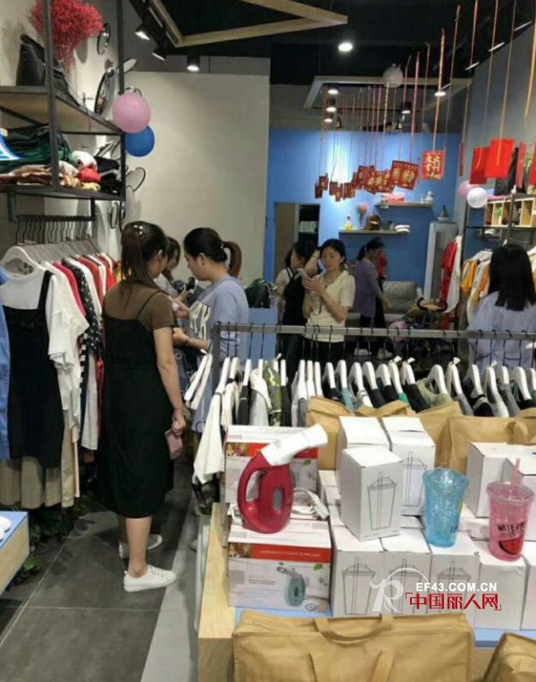çƒ­çƒˆç¥è´ºåƒè‘µ.ç®€å°å§çš„è¡£æŸœå“ç‰Œå¥³è£…ä¸¤å®¶æ–°åº—éš†é‡å¼€ä¸š æ¬¢è¿Žæ‚¨çš„å…‰ä¸´ï¼