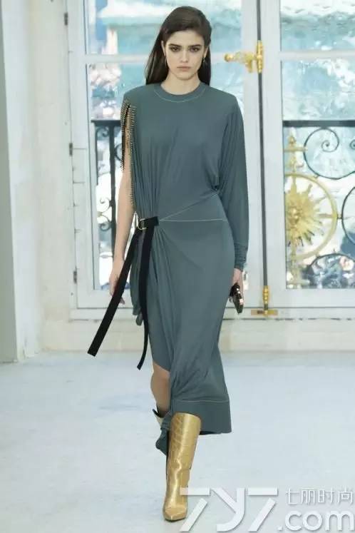 Spring Fashion Trends in 2017 “Flowers†​​brings fairy air to fashion circles (Figure 4) 2017春装æµè¡Œè¶‹åŠ¿ “飘带â€è‡ªå¸¦ä»™æ°”å¸å·æ—¶å°šåœˆ(图4)