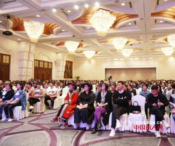 ç²¾å½©å›žæ”¾|ç¥è´ºå°èµ„èŒƒ2018ç§‹å†¬è®¢è´§ä¼šåœ†æ»¡è½å¹•