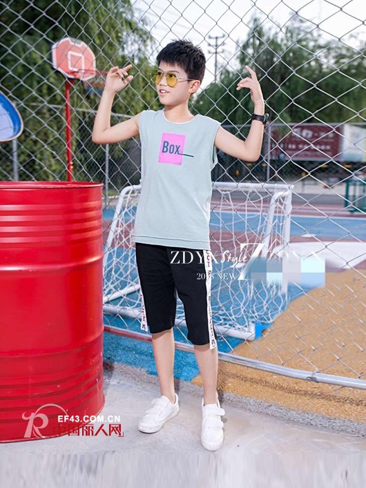 å¤§ç«¥èƒŒå¿ƒé…ä»€ä¹ˆè£¤å­ 13å²å·¦å³ç”·ç”Ÿç©¿ä»€ä¹ˆè¡£æœ