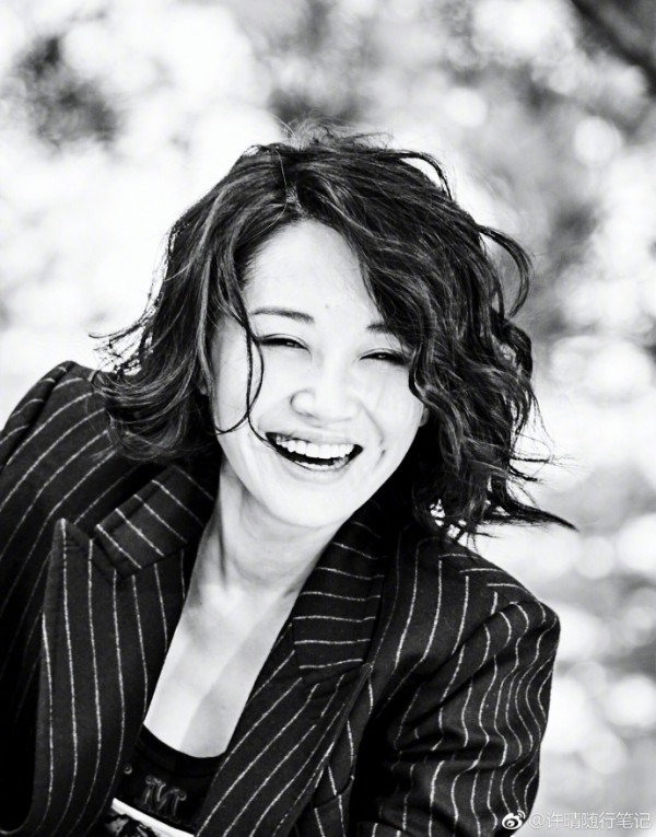 è®¸æ™´é»‘ç™½å†™çœŸ æ•™ä½ æˆç†Ÿå¥³æ€§å¦‚ä½•ç©¿æ­æ•£å‘é­…åŠ›