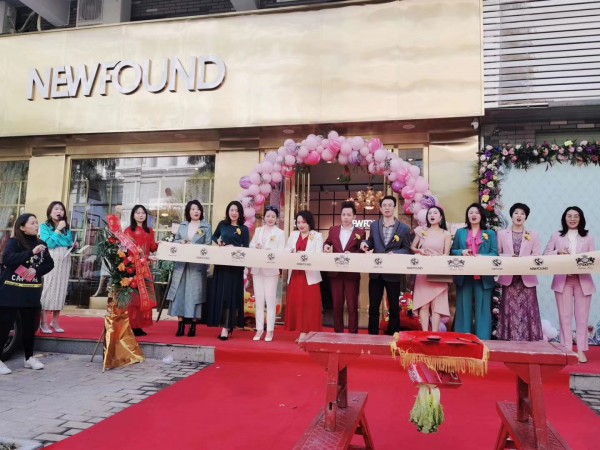 çƒ­çƒˆåº†ç¥æ–°åŠ å¡è®¾è®¡å¸ˆå“ç‰Œçº½æ–¹â€¢NEWFOUNDä¸œèŽžæ¨Ÿæœ¨å¤´åº—ç››å¤§å¼€ä¸šï¼