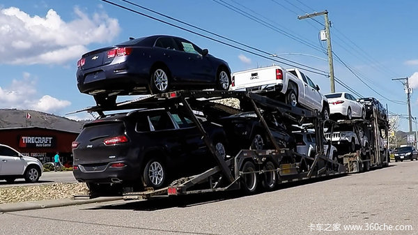 Look how the old beauty pulls the car Middle axle car unloading video