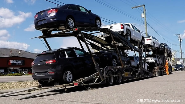 Look how the old beauty pulls the car Middle axle car unloading video