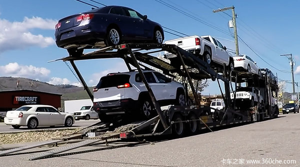 Look how the old beauty pulls the car Middle axle car unloading video