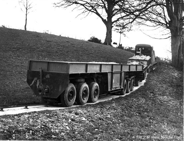 Short-lived monster! Truck driving on a railroad track