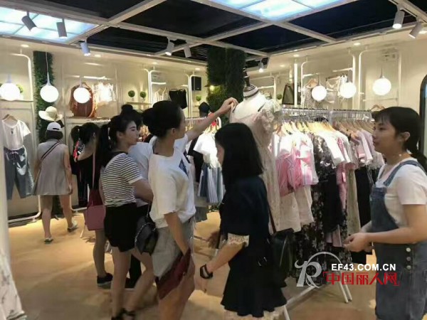 å–œè®¯ï¼šåŸŽå¸‚è¡£æŸœå¥³è£…æ——ä¸‹U-cevelå“ç‰Œæ—¶å°šå¤©æ²³åº—äºŽ7æœˆ27æ—¥æ­£å¼è¯•è¥ä¸š