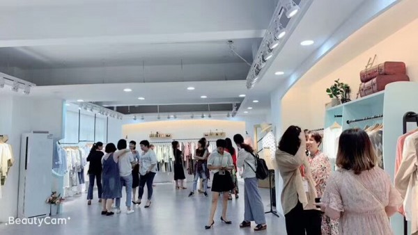 ç¥è´ºå‰ç±³èµ›æ¬§2019ç§‹å­£æ–°å“å‘å¸ƒä¼šåœ†æ»¡è½å¹•