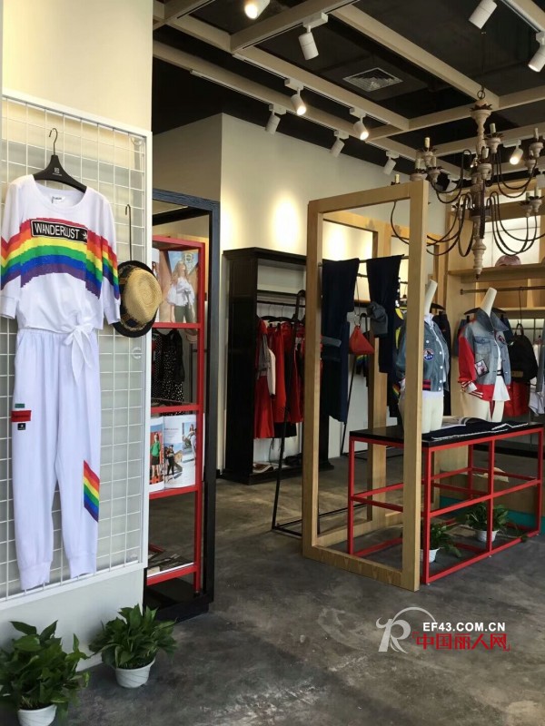çƒ­çƒˆç¥è´ºæ¬§å¨…é“‚æ½®ç‰Œå¥³è£…ç¦å·žåº—ç››å¤§å¼€ä¸š