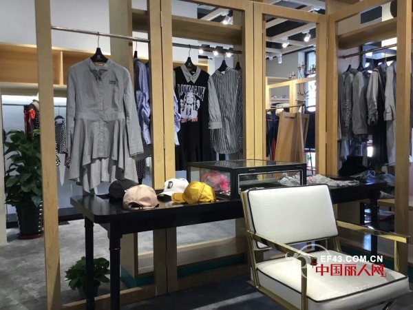 çƒ­çƒˆç¥è´ºæ¬§å¨…é“‚æ½®ç‰Œå¥³è£…ç¦å·žåº—ç››å¤§å¼€ä¸š