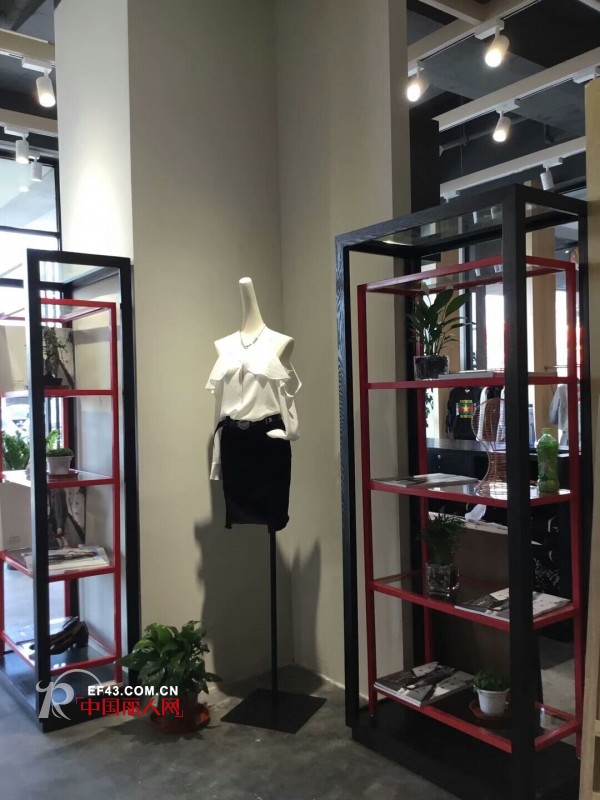 çƒ­çƒˆç¥è´ºæ¬§å¨…é“‚æ½®ç‰Œå¥³è£…ç¦å·žåº—ç››å¤§å¼€ä¸š