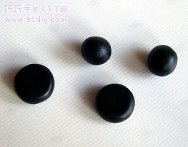 Soft clay necklace manufacturing method