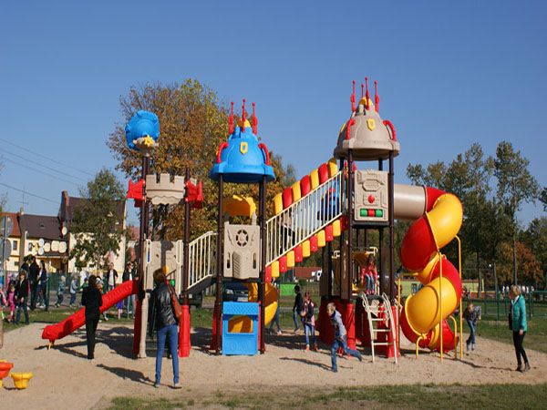 Large outdoor slides