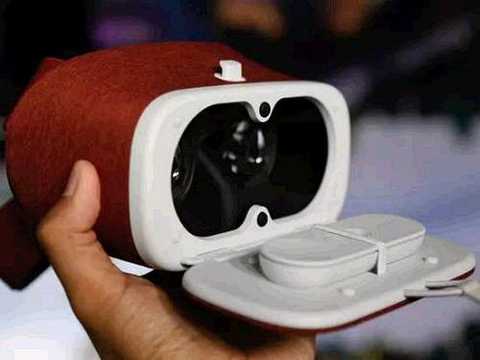 Instead of using cardboard, Google Daydream View uses a lighter and more comfortable knit fabric with a soft, high-quality texture. The product weighs only 220g and measures 166.8*106.2*98.6mm, which is very light. There will be three colors of gray, white and deep red (currently only available in grey). Unlike the traditional VR helmet, the Google Daydream View helmet does not need to be connected to the phone at all, and there is no button for operation, but the sensor built-in sensor, the experience seems to be a lot of power.