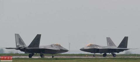 Data map: F-22 and F-35 formation flight.