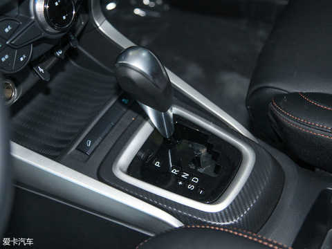 In terms of the transmission system, the engine is matched with a 6-speed dual-clutch gearbox.