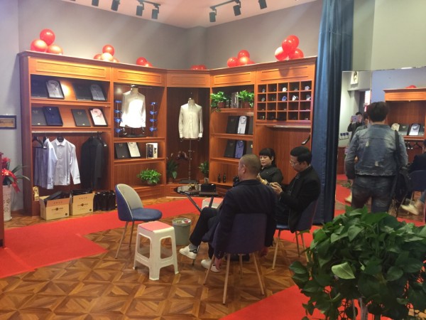å¼€ä¸šçƒ­æ½®å“èµ·~è£åœ£ç”·è£…å“ç‰Œåˆä¸€å®¶æ–°åº—ç«çˆ†å¼€ä¸š