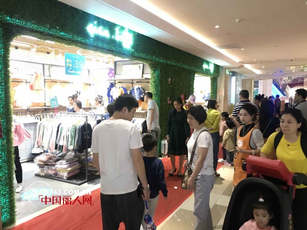 çƒ­çƒˆç¥è´ºé“…ç¬”æ ‘ç«¥è£…å¹¿å·žç™½äº‘æ±‡è´­ç‰©ä¸­å¿ƒåº—ç››å¤§å¼€ä¸š