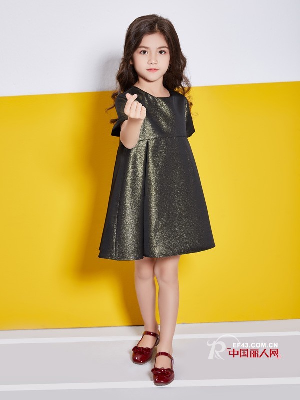 çº¢è‰²éž‹å­é…ä»€ä¹ˆè¡£æœ  çº¢è‰²çš„éž‹å­é…ä»€ä¹ˆé¢œè‰²