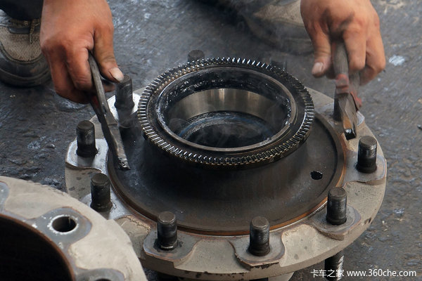 Hugo said brake (3) non-destructive installation of ABS sensor ring gear