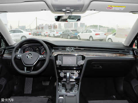 Buying a low price (3) Survey of the value of a popular midsize car