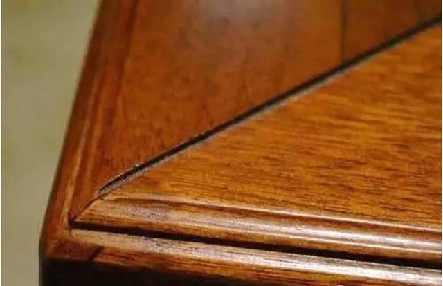 What is the expansion joint of mahogany furniture? What is the role of shrinkage seams?