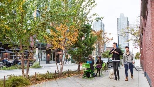 A walkable green street in Seattle (Image courtesy of deeproot Green Infrastructure)