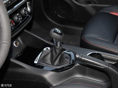 In terms of the transmission system, the engine is matched with a 5-speed manual transmission.