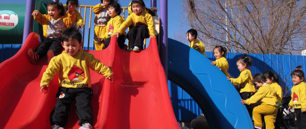 Outdoor large-scale slide manufacturers where there?