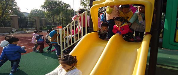 What makes a good combination of outdoor slides?