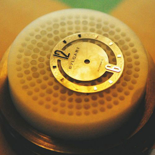 Small encyclopedia: hour mark large role