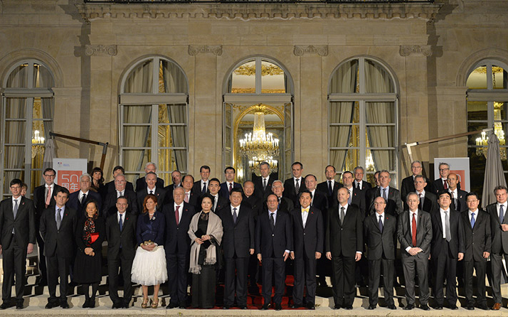 F.P. Journe presented a commemorative watch commemorating the 50th anniversary of the establishment of diplomatic relations between China and France