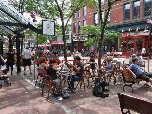 Lunch at Burlington, Vermont, with walking (Image courtesy of Bob Gaffney, Creative Commons)