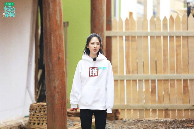 Yang Zi's "Dear Inn" green school uniform fashion models and young girls, black and white simple match classic fly