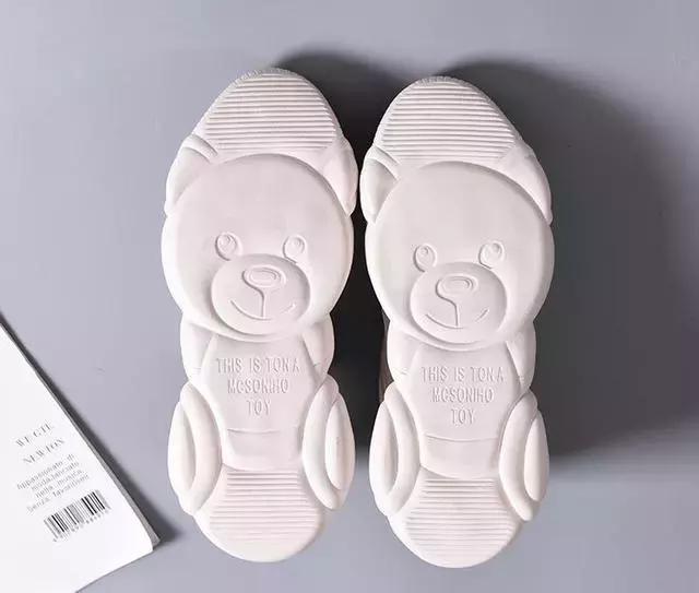 The red "Little Bear Shoes", and the warmth value is also high, and sure enough, the fire makes sense.
