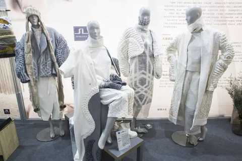 2017 Fashion Beijing Exhibition debut at the China Millennium Monument