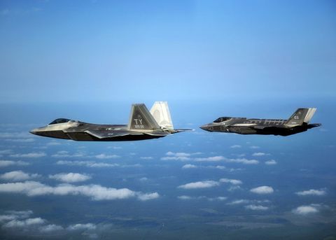 Data map: F-22 and F-35 formation flight.