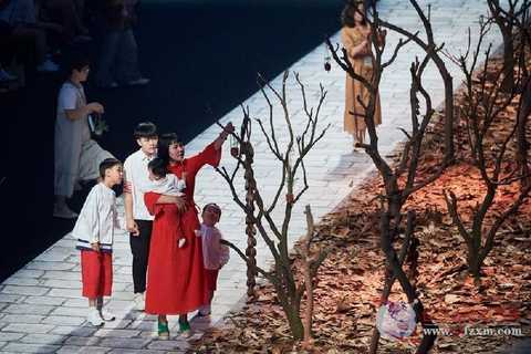 ä¸ç„¶â€”â€”ä¼šè®²æ•…äº‹çš„ç”Ÿæ€å¥³è£…å“ç‰Œ
