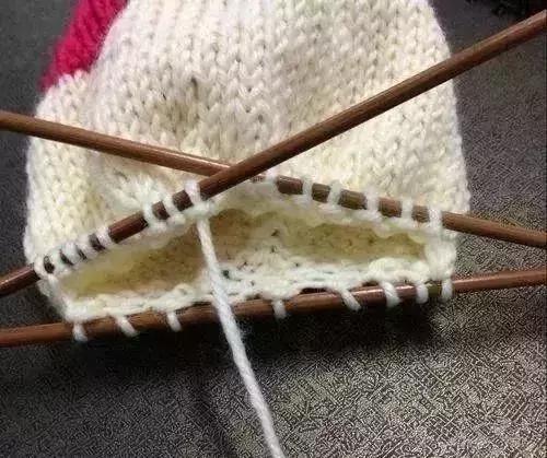 Teach you the weaving of children's hats and shoes