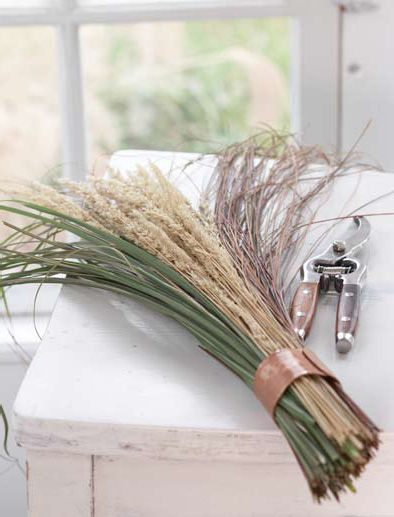Grass decoration, supporting role of glamorous flowers