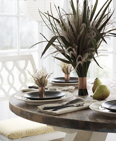 Grass decoration, supporting role of glamorous flowers