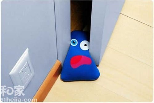 11 funny door blocks to fake the real thing