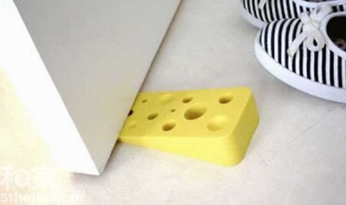 11 funny door blocks to fake the real thing